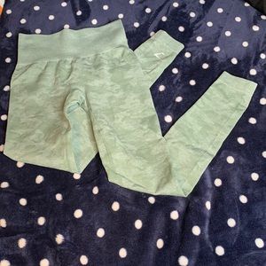 Gym shark green camo leggings